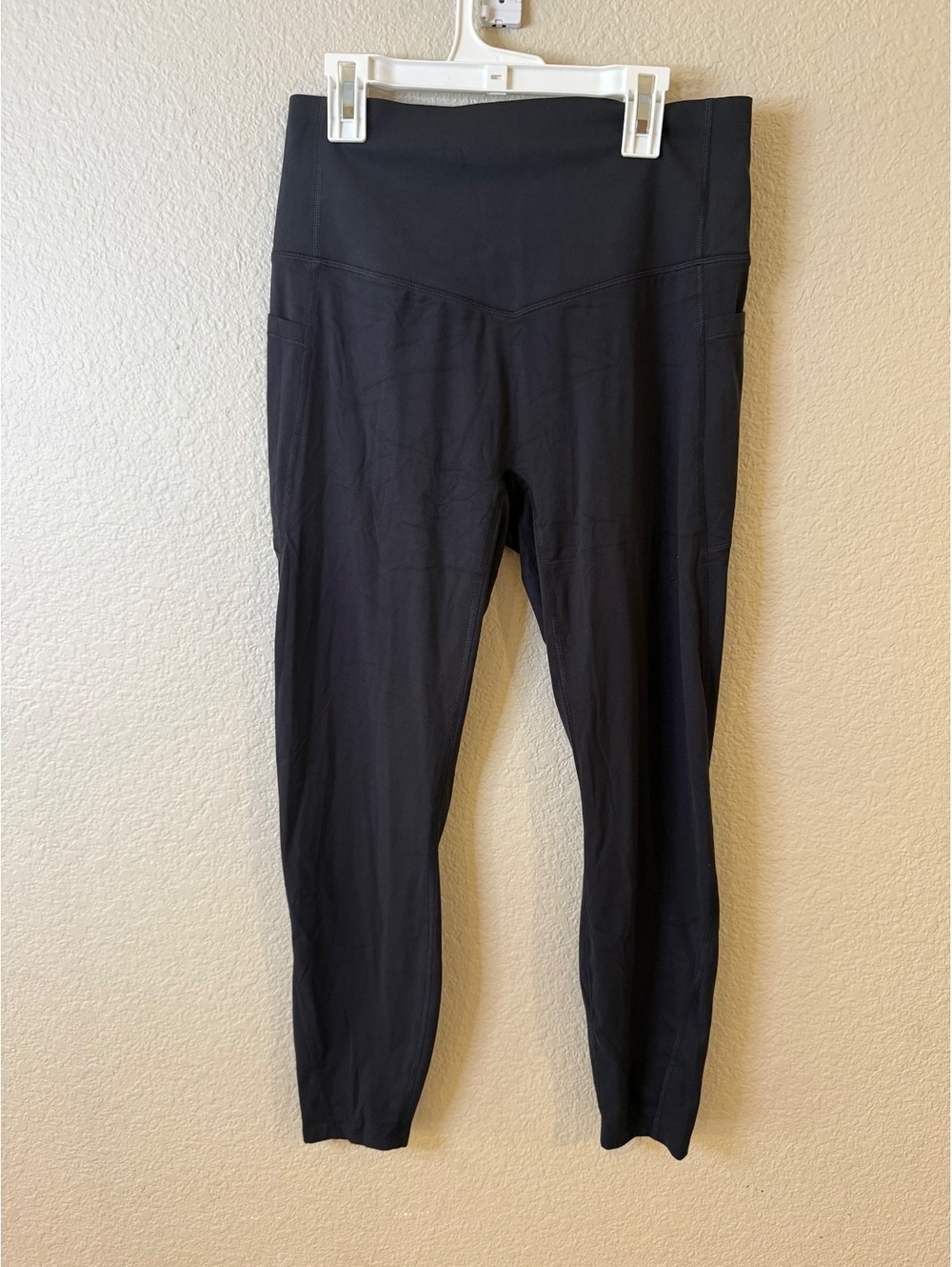 Halara Large 7/8 Black Tummy Control Side Pocket Legging